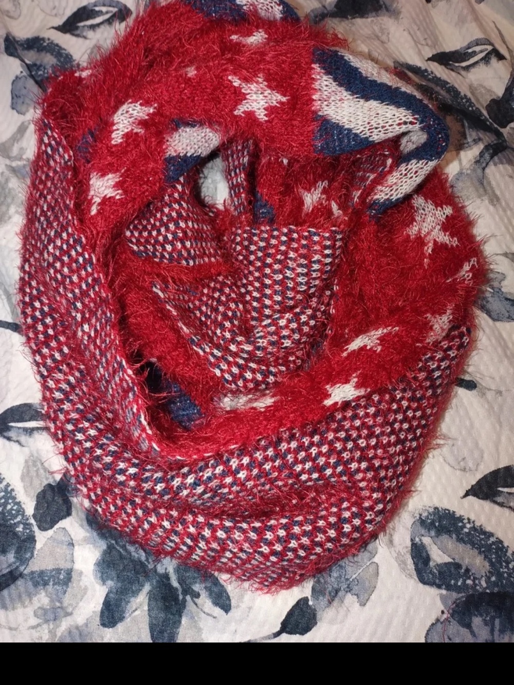Red Star Pattern Knit Infinity Scarf by